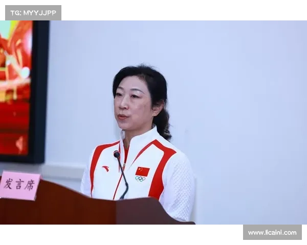 聚焦教练席:探索体育领域中教练角色与球队表现的深度关系 聚焦教练席:探索体育领域中教练角色与球队表现的深度关系